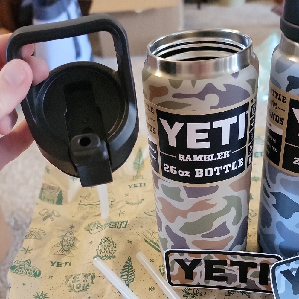 NWT YETI Rambler 26 oz Bottle - Camo Trio (Tan, Blue & Wetlands) - Picture 3 of 13